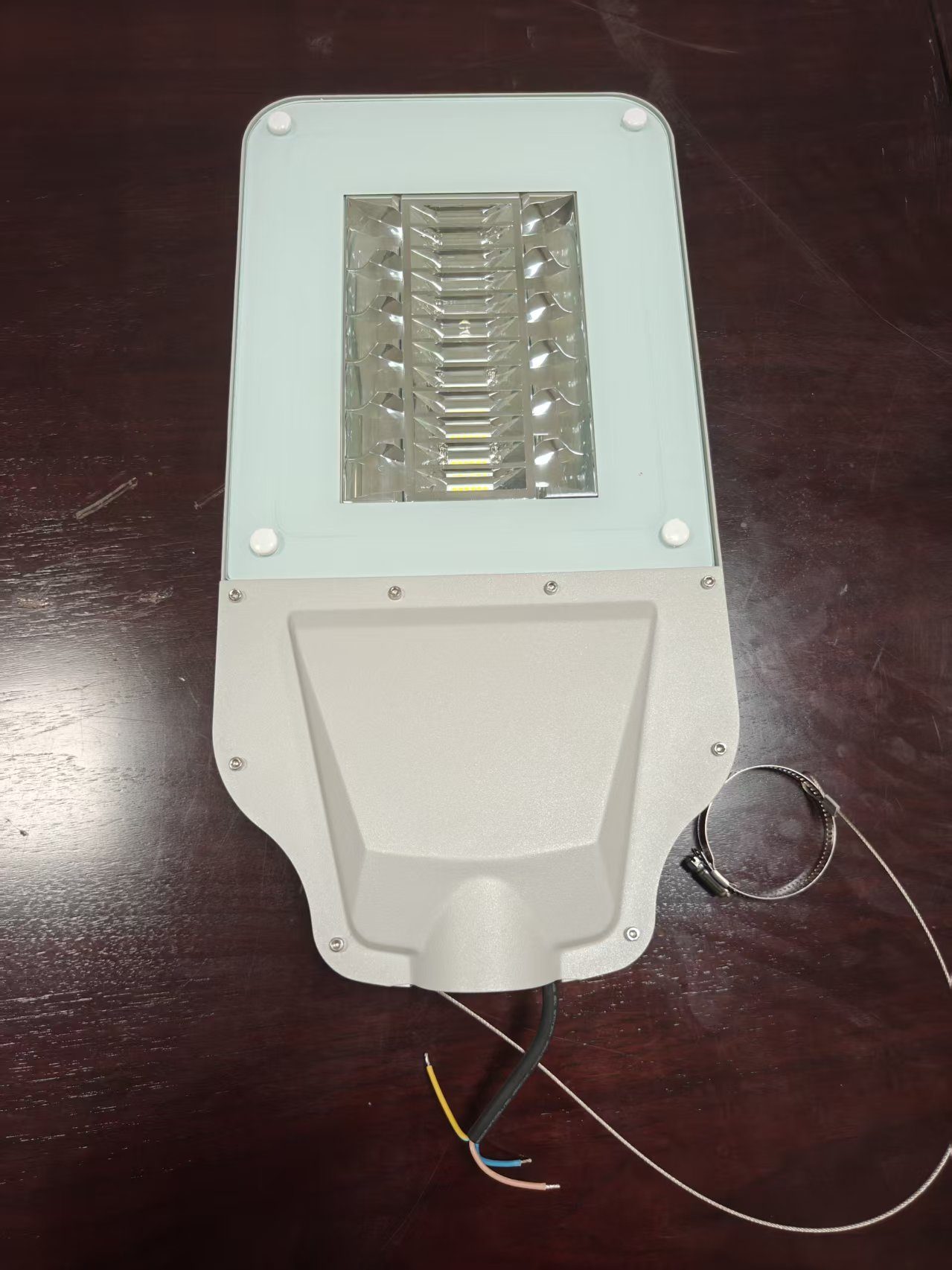 GL-75W LED路灯头产品实拍（模组阵列/白灰外壳）