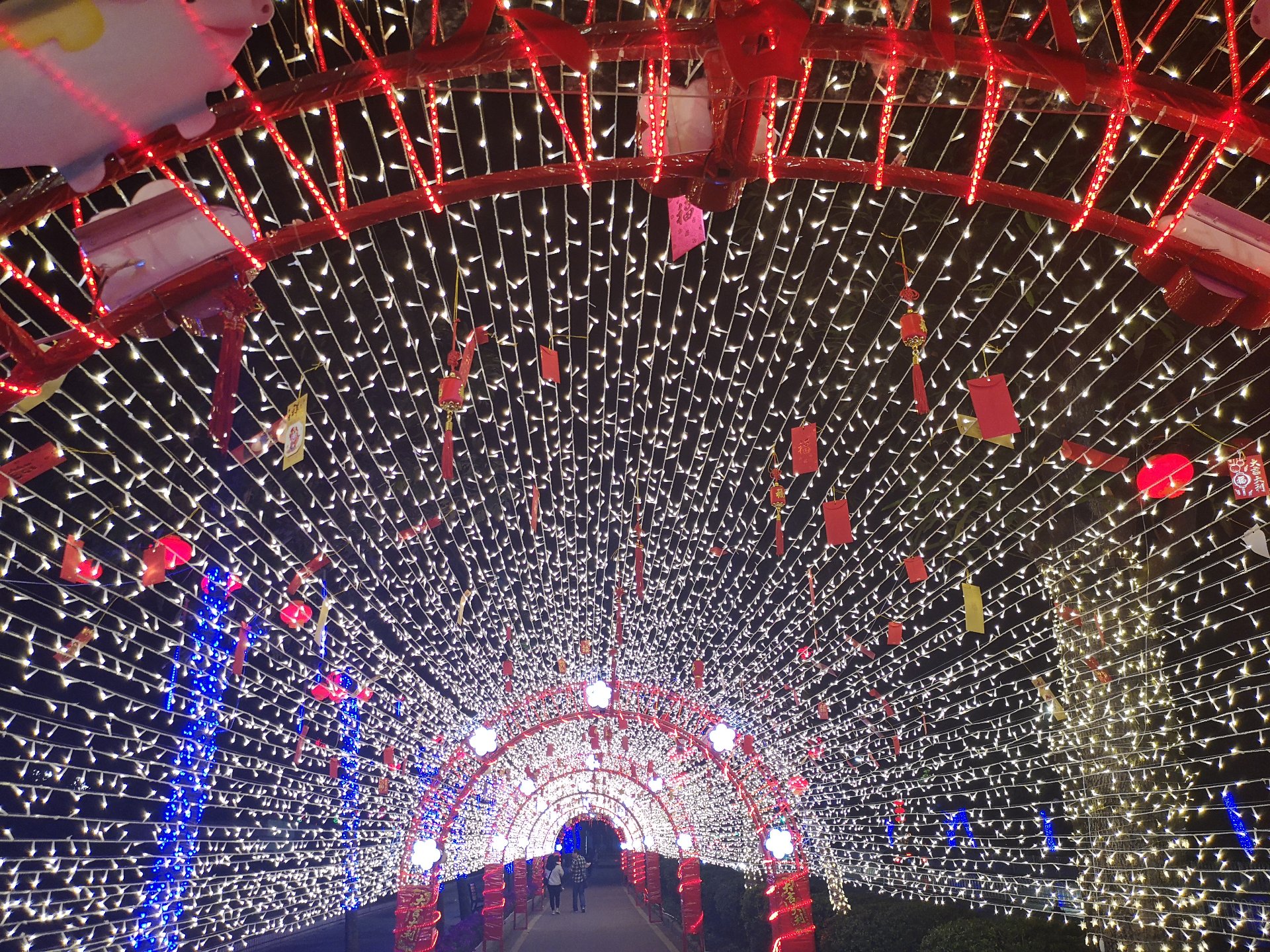 珠海吉大街道春节氛围营造灯光隧道实景