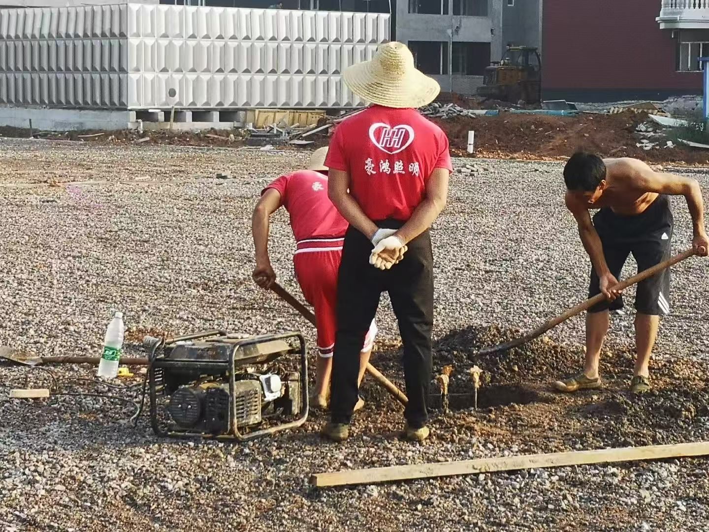 武昌首义学院嘉鱼校区灯具地笼基础开挖施工实景