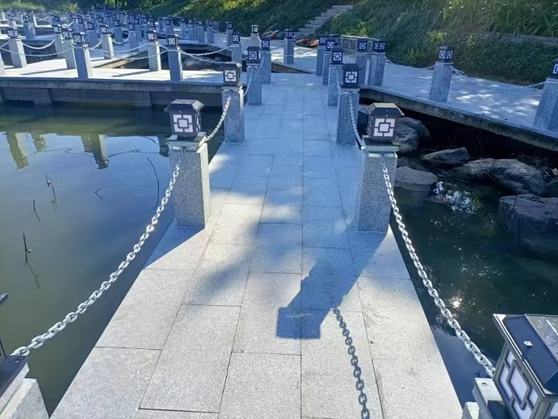 松山湖生态园湖畔步道石柱太阳能柱头灯（中式回纹灯头）